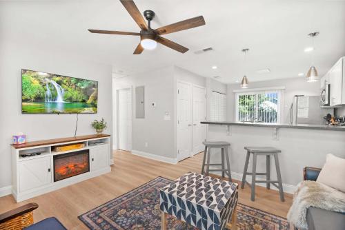 Secret Cottage 10 min to DT Pets OK BBQ Parking! - image 6