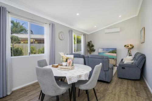 Bright and Spacious 2-Bed Thornlie Family Home in 坎寧韋爾