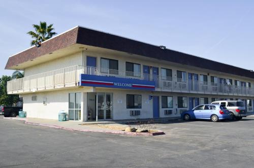 Motel 6 Lost Hills - Buttonwillow Racetrack - Photo 1 of 47