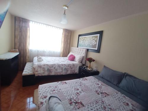 Casa tres habitaciones con parqueo