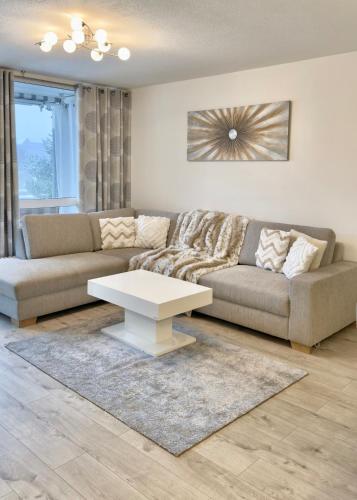 Modern Two-Bedroom apartment with Balcony in Cologne, Cologne