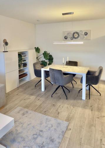 Modern Two-Bedroom apartment with Balcony in Cologne, Köln (Foto 4)