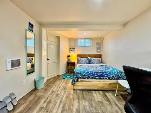 Cozy Private Room with Shared Bathroom on the 1st Floor - Conveniently Located near SeaTac Airport and Downtown Cozy Private Room with Shared Bathroom on the 1st Floor - Conveniently Located near SeaTac Airport and Downtown