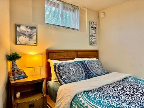 Cozy Private Room with Shared Bathroom on the 1st Floor - Conveniently Located near SeaTac Airport and Downtown Cozy Private Room with Shared Bathroom on the 1st Floor - Conveniently Located near SeaTac Airport and Downtown