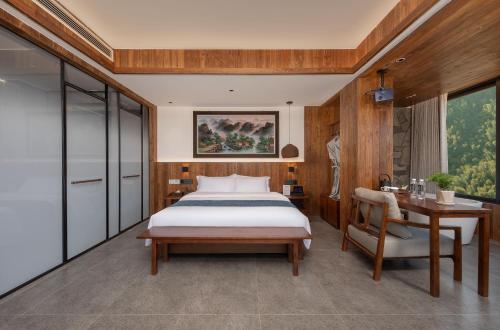 Deluxe Double Room with Bath image 6