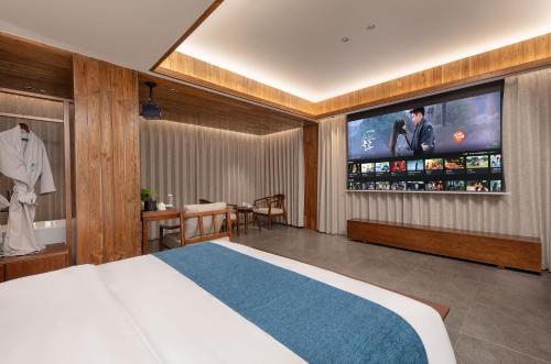 Deluxe Double Room with Bath image 5
