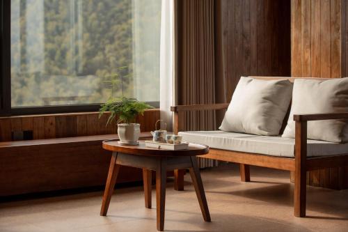 Family Room with Mountain View image 8