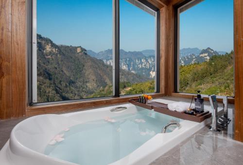 Family Room with Mountain View room in Zhangjiajie Valley Love Original Ecological Hotel - Free pick-up and drop-off Service - 24-hour Self-service coffee - Ice Cubes - Outdoor viewing Platform - Self-service laundry room Dryer - Free photography service in Hotel area