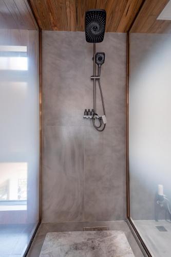 Double or Twin Room with Balcony image 2
