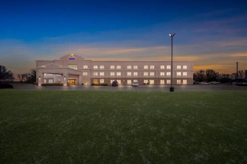 คอมฟอร์ต อินน์ แอนด์ สวีท ดีเคเตอร์-ฟอร์ซิท (Comfort Inn & Suites Decatur-Forsyth) in ดีเคเตอร์ (IL)