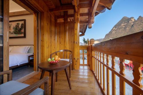 Double Room with Balcony room in Zhangjiajie Valley Love Original Ecological Hotel - Free pick-up and drop-off Service - 24-hour Self-service coffee - Ice Cubes - Outdoor viewing Platform - Self-service laundry room Dryer - Free photography service in Hotel area