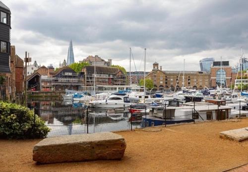 Amazing Marina-Overlooking 1Bed, Londyn