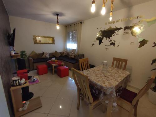 Spacious 2BR Ground-Floor Apartment Parking & Free Wi-Fi, Casablanca (Foto 2)