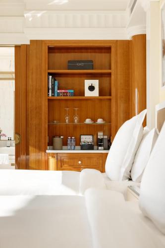 Four Seasons Twin Room  image 2
