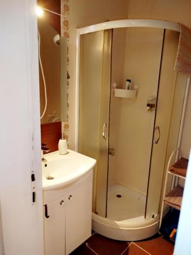 Gold Apartments - image 7