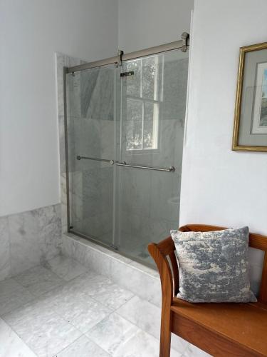 New Orleans Cottage 2 Bed 1 Bath Carseat Included