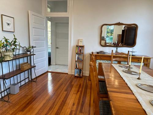 New Orleans Cottage 2 Bed 1 Bath Carseat Included