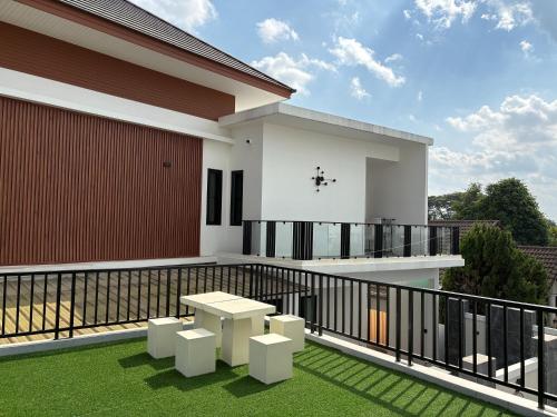 Balcony/terrace, Chom Chiang Rai Hotel near Prataap Jai