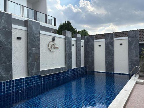 Swimming pool, Chom Chiang Rai Hotel near Prataap Jai