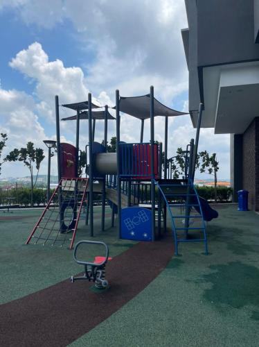 Sunway Gandaria 3BR Bdr Baru Bangi w/Pool Wi-Fi Netflix | Near UNITEN UKM KPTM Bangi Sentral