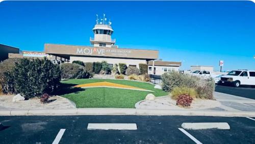 Contemporary Studio Near Mojave Aerospace Airport in Mojave