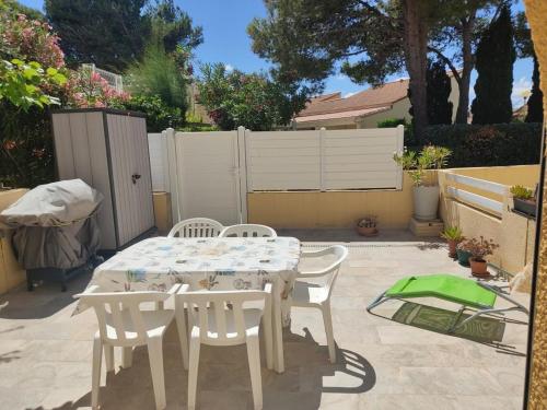 Appartement T2 Climatisé à Gruissan - Piscine, Plage, Parking & Terrasse - Idéal Familles 4/5 pers. - FR-1-796-45