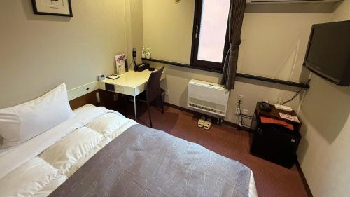 Compact Single Room - Smoking