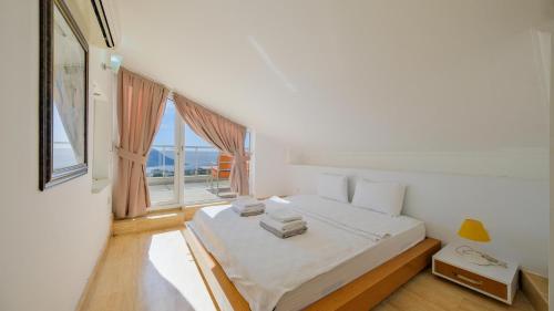 Five-Bedroom Villa image 10