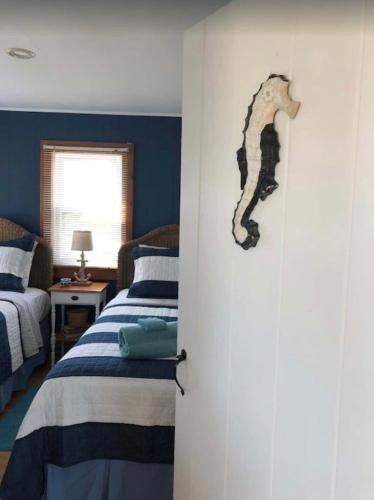 North Truro Pet-friendly home near Secluded Beach - image 9