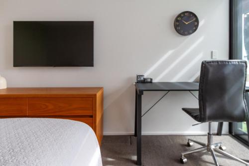 Dashing 2-Bedroom Apartment in Vibrant City Hub