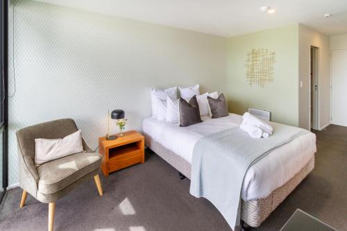 Dashing 2-Bedroom Apartment in Vibrant City Hub