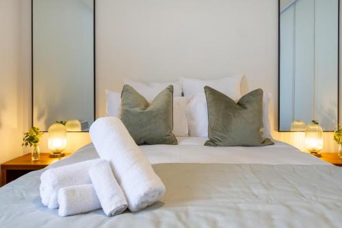 Dashing 2-Bedroom Apartment in Vibrant City Hub