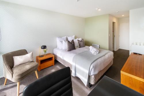 Dashing 2-Bedroom Apartment in Vibrant City Hub