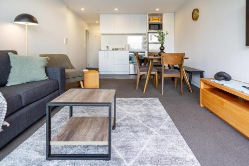 Dashing 2-Bedroom Apartment in Vibrant City Hub