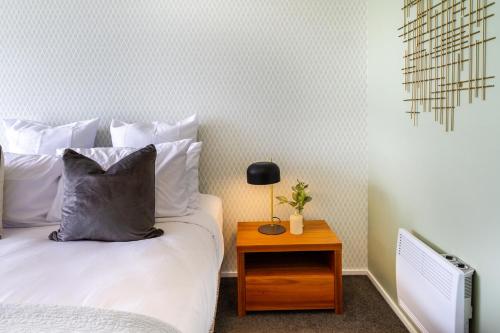 Dashing 2-Bedroom Apartment in Vibrant City Hub