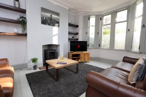 Central Cardiff Victorian Town House Free parking