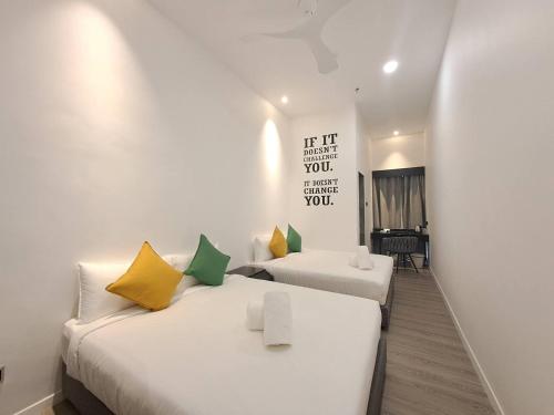 The Artz Hotel Room Type - Deluxe Queen Room