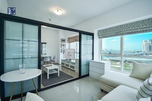 Cozy 1Bed Apartment in N2 Lakepoint Tower JLT - image 10