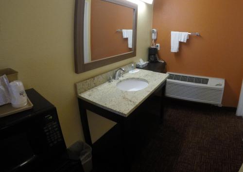 Americas Best Value Inn Blythe CA - image 10