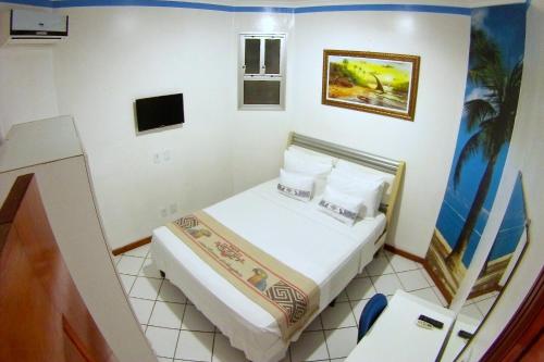 One-Bedroom Apartment image 4