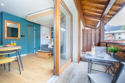 Balcony/terrace, Contemporary studio in the heart of Morzine near Chalet Les 4 Vents Restaurant