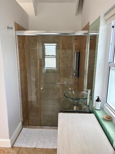 Zuhanyzó, Thesen Suite in Thesens Sziget