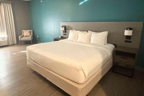 King Room - Accessible/Non-Smoking