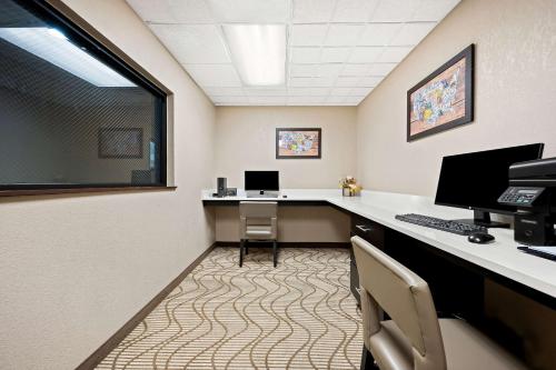 Comfort Inn & Suites Decatur-Forsyth - image 13