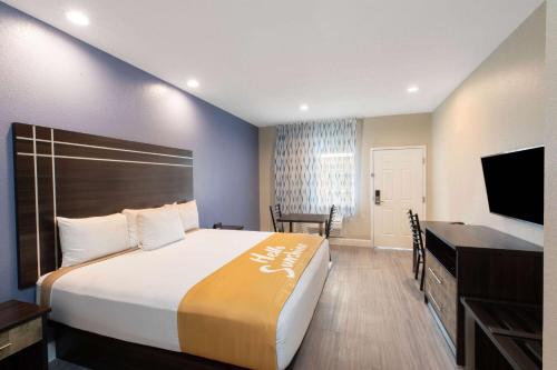 . Days Inn & Suites by Wyndham La Porte