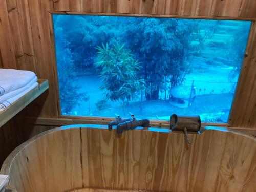 Homestay Khoáng nóng Thông Nguyên (Homestay Khoang nong Thong Nguyen) in Nam Pi