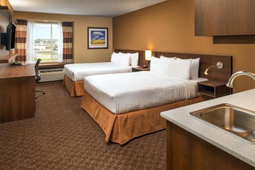 Academia, Microtel Inn & Suites by Wyndham Red Deer in Red Deer (AB)