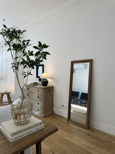 Shanghai Hills & Art Suite 18 - Near Line 1 & 7 Changshu Road Metro, Shanghai (Foto 11)