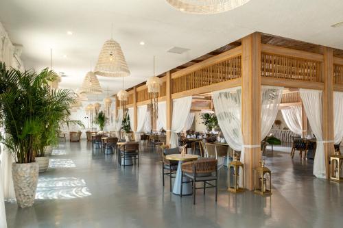 Restaurant, Ramlah Resort Sealine Beach in Mesaieed