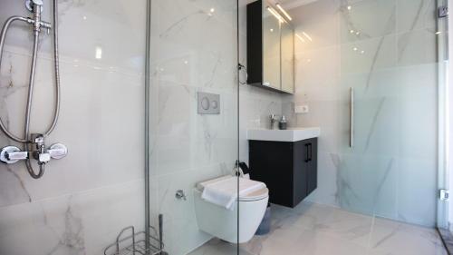 Two-Bedroom Villa image 10